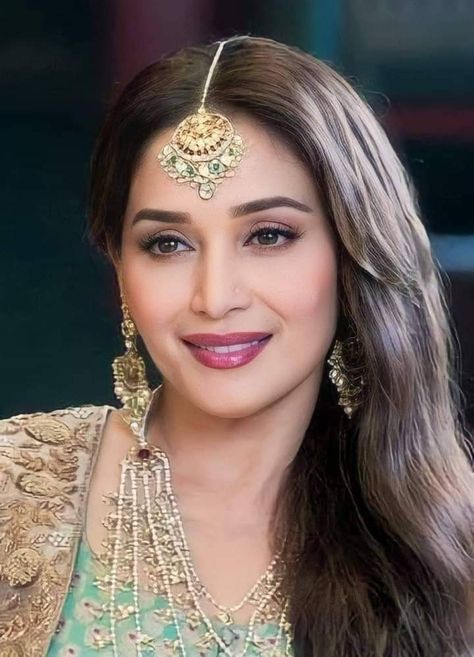 Maduri Dixit, माधुरी दीक्षित, All Actress, Madhuri Dixit, New Makeup, Bollywood Girls, Amber Heard, Bollywood Fashion, Desi Beauty