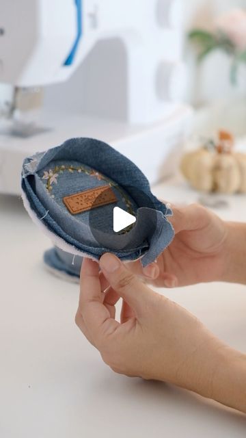 Sewing Online, Embroidery Purse, Coin Purse Tutorial, Cute Coin Purse, Diy Jeans, Handmade Purse, Old Jeans, Jeans Bag, Vintage Purse