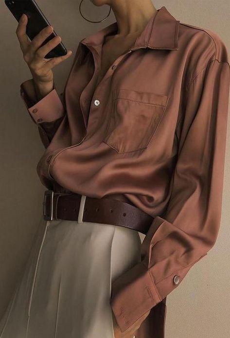 Cinnamon Blouse and Taupe Skirt Minimal Stil, Minimalist Moda, Outfit Chic, Brown Shirt, Minimal Outfit, Mode Inspo, 가을 패션, Mode Inspiration, Looks Style