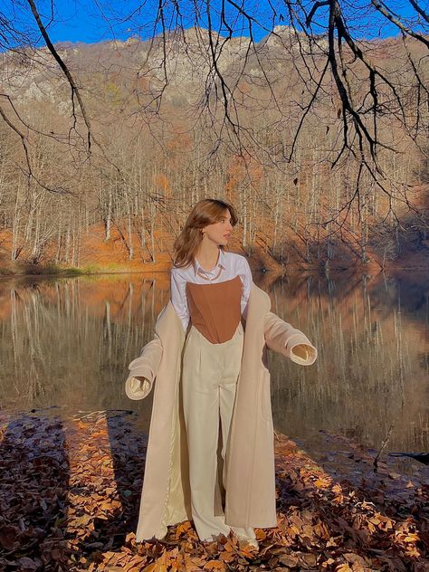 Winter Daily Outfits Casual, Romantic Academia Fall Outfits, Brown Ootd Aesthetic, Corset Academia Outfit, Corset Fits Aesthetic, Layered Outfits For Fall, Summer Layers Outfit Casual, Rome Italy Aesthetic Outfits, Fall Lake Outfit