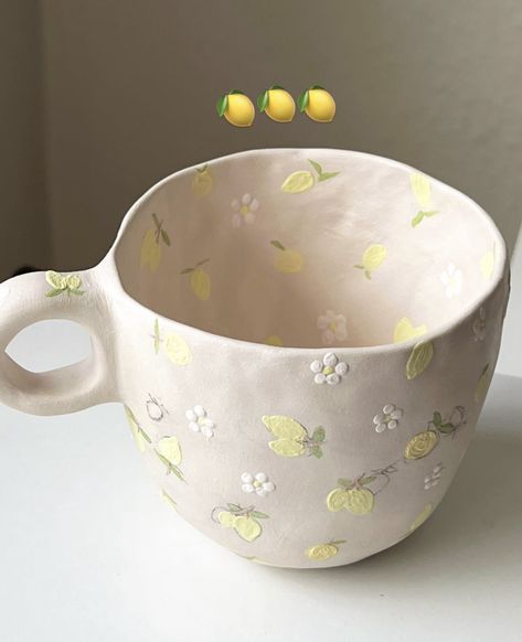 Ceramic Cup Inspiration, Pottery Mug Designs Painted, Pottery Painting Cup Ideas, Cup Painting Ideas Aesthetic, Cup Pottery Painting Ideas, Crock A Doodle Pottery Ideas, Pintar Tazas Ceramica Ideas, Ceramic Cup Painting, Pottery Mug Painting Ideas