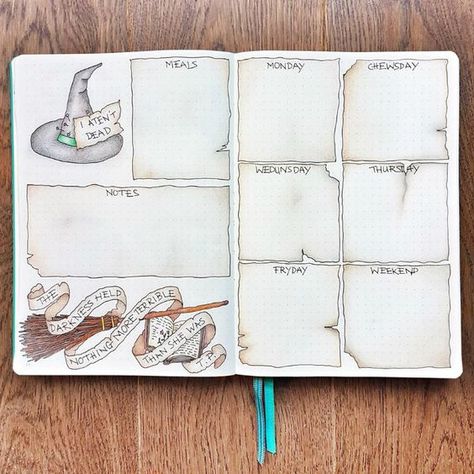 Halloween bullet journal theme for October, weekly spread and layout by @hhbujo Halloween Bullet Journal, Notesbog Design, Bullet Journal Halloween, Diy Buch, Bullet Journal Page, Bullet Journal Spreads, Bullet Planner, Bullet Journal Weekly Spread, Bullet Journal Mood