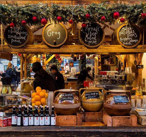 Winter Pergola, Bavarian Christmas, Hungary Food, Budapest Christmas, Christmas In Europe, Christmas Markets Europe, Christmas Markets, Christmas Travel, Budapest Hungary