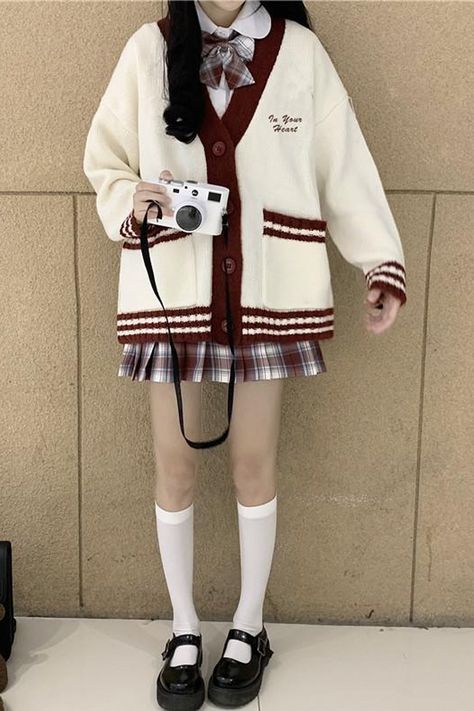 Tomgirl Outfit, Cute Korean Outfits, Aesthetic Warning, Knitted Cardigan Sweater, Baby Tees Y2k, Coachella Valley, Academia Aesthetic, Pinterest Outfits, Really Cute Outfits