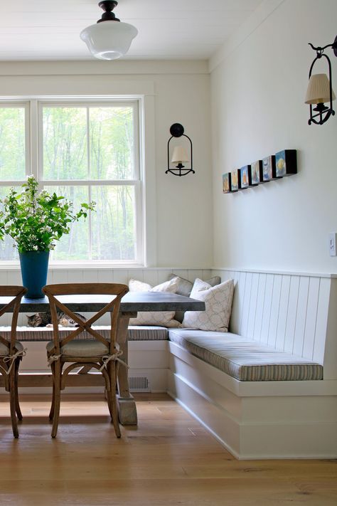 Kitchen Corner Bench Seating, Kitchen Corner Bench, Seating In Kitchen, Booth Seating In Kitchen, Banquette Ideas, Built In Bench Seating, Corner Bench Seating, Bench Seating Kitchen, Banquette Seating In Kitchen