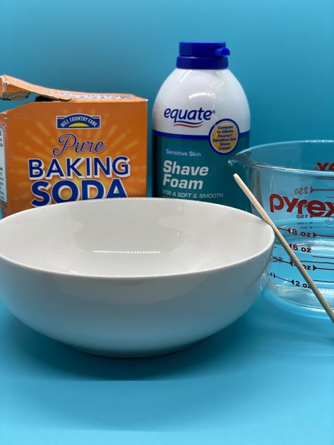 Diy Snow With Shaving Cream, Baking Soda Shaving Cream Snow, Science Experiments With Shaving Cream, Easy Fake Snow Recipe, Christmas Shaving Cream Activities, Shaving Cream Science Experiments, Baking Soda Snow Recipe, Making Snow With Baking Soda, How To Make Fake Snow