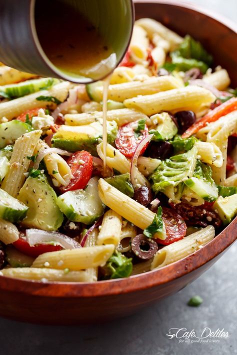 Lemon Herb Mediterranean Pasta Salad is loaded with so many Mediterranean salad ingredients, and drizzled an incredible Lemon Herb dressing! Mediterannean Recipes, Lemon Herb Dressing, Salad And Dressing, Mediterranean Pasta Salad, Vegetarian Pasta Salad, Dressing Healthy, Herb Dressing, Mediterranean Pasta Salads, Resep Pasta