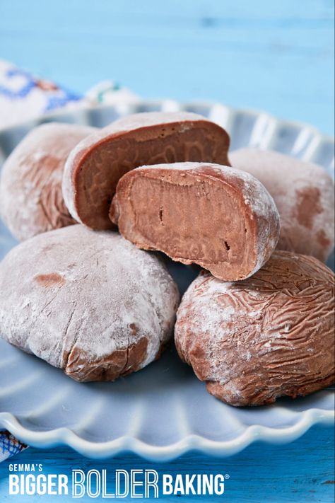 Try this NEW easy yet divine Chocolate Mochi Ice Cream recipe with rich cocoa, creamy ice cream, and chewy mochi in one indulgent frozen delight. Chocolate Mochi Ice Cream, Vanilla Mochi, Mochi Ice Cream Recipe, Ice Cream Mochi, Chocolate Mochi, Mochi Ice, Mochi Recipe, Asian Sweets, Gelato Recipe