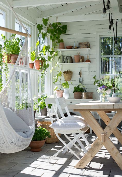 some of the most gorgeous sunrooms Summer House Interiors, Sunroom Furniture, Vibeke Design, Sunroom Decorating, Sunroom Designs, Sun Porch, Sunrooms, Outdoor Rooms, Design Case