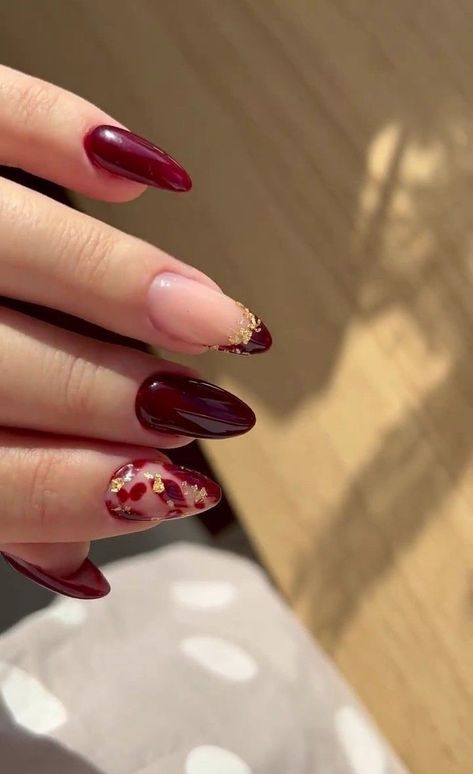 Nails Color Vino, Daisy Acrylic Nails, Quick Nail Art, Quartz Nails, Red Gel Nails, Chic Nail Art, Maroon Nails, Hello Nails, Red Acrylic Nails