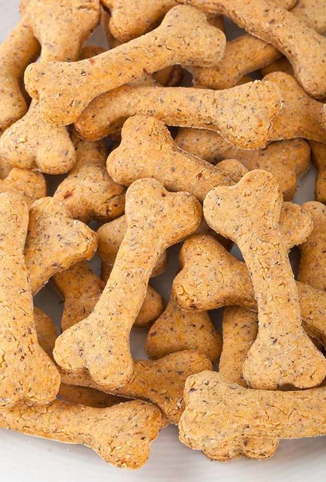 Homemade Dog Biscuits, Biscotti Recipes, Dog Biscuit, Dog Biscuits Homemade, Dog Biscuit Recipes, Doggie Treats, Dog Treats Homemade Recipes, Paleo Recipe, Diy Dog Treats