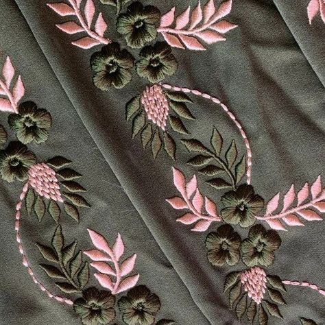 Small Flower Machine Embroidery Designs, Abaya Embroidery Design Simple, Embroidery Suits Design Machine, Small Flower Embroidery Designs, Uae Traditional, Machine Embroidery Designs For Suits, Salwar Embroidery, Stain Stitch, Drawing Embroidery