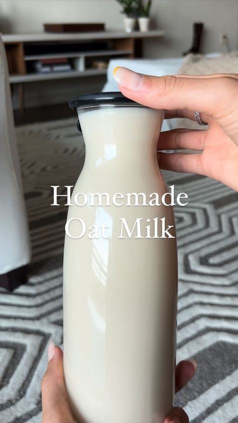 Oatmeal Smoothie Recipes, Condensed Milk Recipes, Coconut Milk Recipes, Shakes Drinks, Vegan Smoothies, Balanced Life, Nut Milk, Fruit Smoothie Recipes, Chicken Salad Recipes