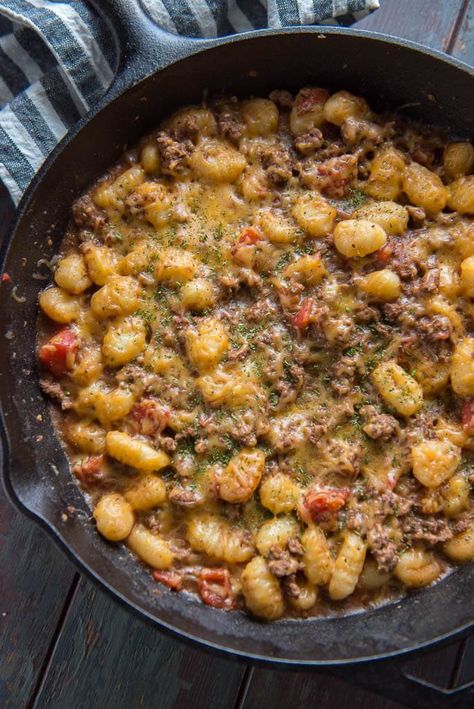 Delicious and easy Cheeseburger Gnocchi Skillet is bursting with flavor and is healthy, too! Cheeseburger Gnocchi, Cheeseburger Skillet, Beef Recipes Easy Quick, Easy Dinner Ground Beef, Beef Recipes Easy Dinners, Ground Beef Crockpot Recipes, Healthy Hamburger, Best Ground Beef Recipes, Beef Nachos