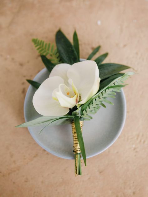 Tropical Wedding Corsage, Tropical White Bridal Bouquet, White Tropical Boutonniere, Tropical Pocket Boutonniere, Orchid Flowers Wedding, White And Green Tropical Bridal Bouquet, Palm Leaf Boutonniere, Tropical Flower Boutonniere, Monstera Boutonniere