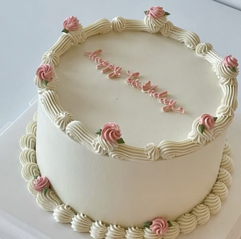 Cute cake inspo 2023 Cakes For Girls Birthday Aesthetic, Birthday Cakes For 14th Birthday Girl, Birthday Cakes For 12 Year Girl, Cake Ideas For 14th Birthday Girl, Minimalistic Cake Designs, Birthday Cake 12 Girl, Simple Cute Birthday Cakes, Birthday Cake 13 Girl, 13 Bday Cake