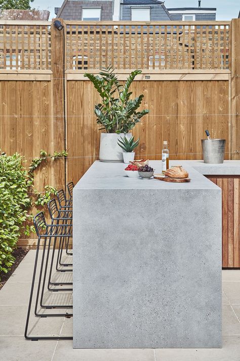 Barbeque Design, Blakes London, Concrete Outdoor Kitchen, Outdoor Kitchen Design Modern, Small City Garden, Outdoor Bbq Area, Outdoor Barbeque, Kitchen Design Diy, Outdoor Bbq Kitchen