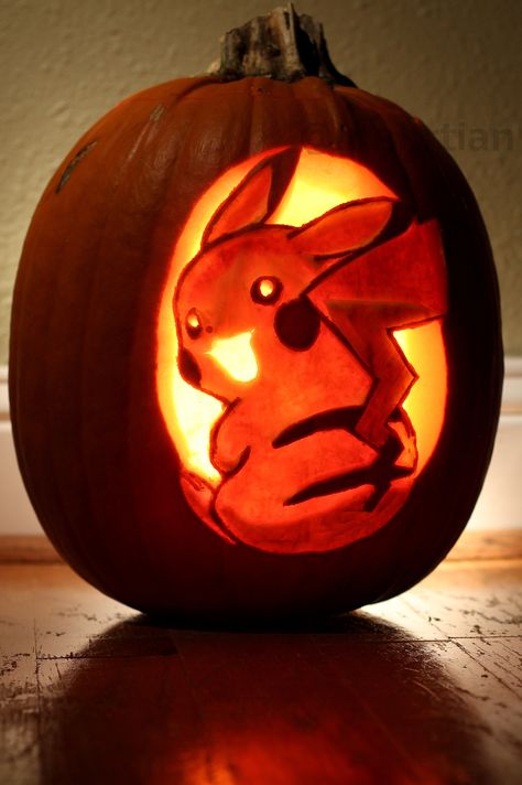 Pokemon Pikachu Halloween Pumpkin Pikachu Pumpkin Stencil, Pumpkin Designs Painted, Pokemon Pumpkin, Labu Halloween, Pikachu Halloween, Pumkin Carving, Pumpkin Decorating Contest, Easy Pumpkin Carving, Pumpkin Contest