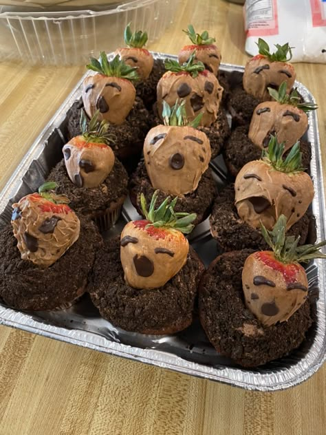 Mandrake Cupcakes, Harry Potter Weekend, Harry Potter Mandrake, Harry Potter Treats, Harry Potter Desserts, Gateau Harry Potter, Harry Potter Snacks, Plat Halloween, Harry Potter Parties Food