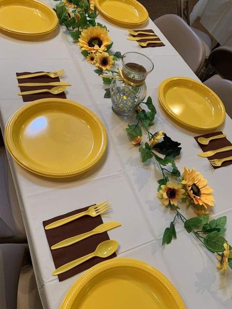 Sunflower And Bee Table Centerpieces, Diy Sunflower Party Decor, Sunflower 18th Birthday Party, Bees And Sunflowers Party, Simple Bridal Shower Finger Foods, Sunflower 1st Birthday Party Decoration, Sunflower Party Ideas Decor, Sunflower Party Decorations Diy, Sweet 16 Party Ideas Sunflowers