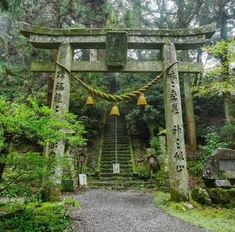 Abandoned Japanese Temple, Shintoism Aesthetic, Japanese Witch Aesthetic, Japanese Buddhist Temple, Japanese Monastery, Japanese Shrine Aesthetic, Japanese Landscape Architecture, Ancient Japan Aesthetic, Shrine Drawing