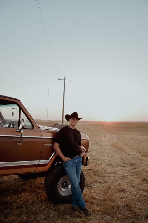 Men Photo Shoot Poses, Senior Photos With Truck Boy, Western Guy Photoshoot, Cowboy Senior Photos, Guy Truck Photoshoot, Truck Poses Men, Country Photoshoot Men, Truck Photoshoot Men, Male Senior Pictures With Truck