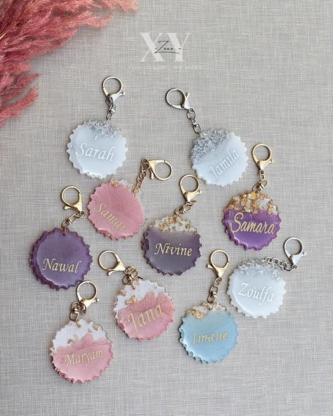 Heart Shape Resin Keychain, Resin Art Keychain Ideas, Resin Keychains Ideas, Resin Keychain Ideas, Instagram Hilight, Resin Key Chains, Instagram Hilight Ideas, Resin Dominoes, Resin Art Canvas