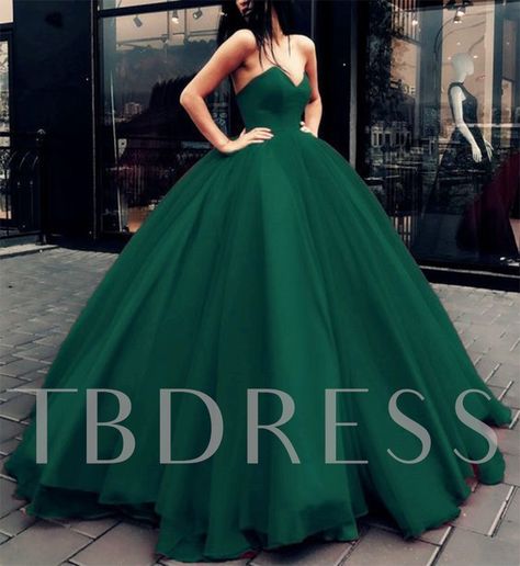 Robes Quinceanera, Puffy Prom Dresses, Police Chase, Strapless Evening Dress, Tulle Ball Gown, Ball Gowns Evening, Green Prom Dress, Beauty Dress, Ball Gown Dresses