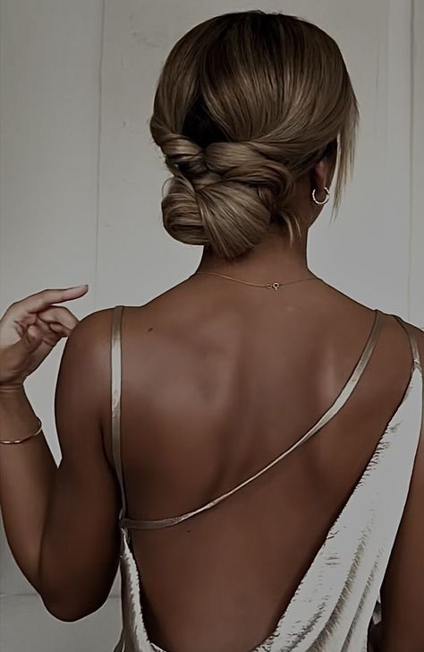 Sleek Bun with Flowers: Romantic Hair Inspiration Sleek Bun with Bangs: Edgy and Chic Debs Hairstyles, Sleek Prom Hair, Prom Hair Up, Bridesmaid Hair Inspo, Cute Prom Hairstyles, Prom Hair Medium, Prom Buns, Prom Hairstyles Updos, Prom Hair Updo