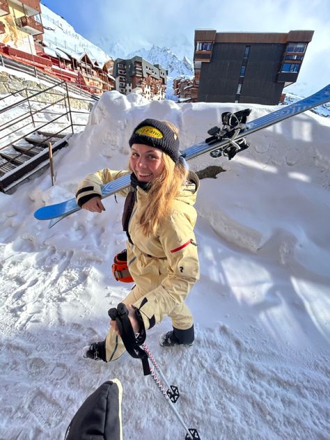 Backcountry Skiing Aesthetic, Alpine Skiing Aesthetic, Snow Fits, Ski Pics, Skiing Aesthetic, Ski Style, Ski Bunnies, Ski Bums, Ski Instructor