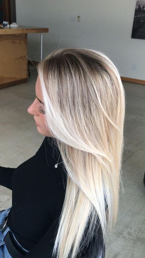 Blonde Hair Root Melt, Highlights Long Bob, Blonde With Highlights, Ash Blonde Hair Balayage, Color Melting Hair, Root Melt, Blonde Hair With Roots, Pretty Blonde Hair, Bright Blonde Hair