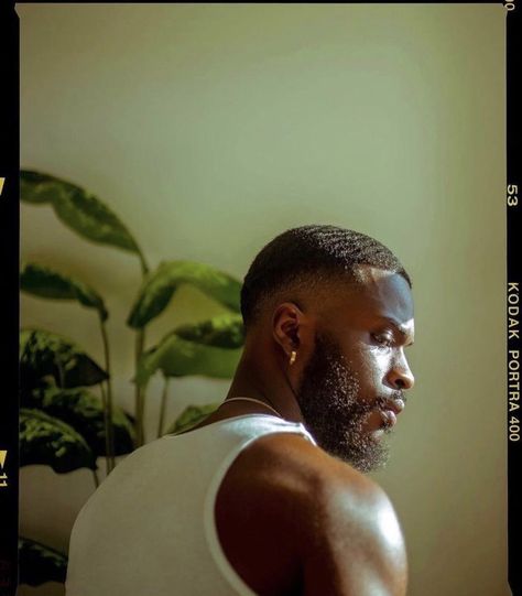 Men's Portrait Photography, Mens Photoshoot Poses, Portrait Photography Men, Photographie Portrait Inspiration, Men Photoshoot, Black Photography, Photographie Inspo, Men Photography, 4c Hair