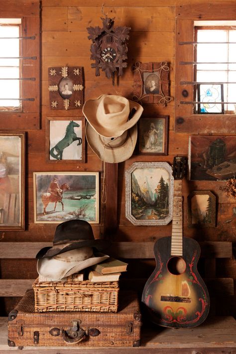 Christmas Aesthetic Vintage, Randolph Carter, Vintage Western Decor, Western Rooms, Western Photo, Western Bedroom, Cowboy Aesthetic, Wild West Cowboys, Wilde Westen