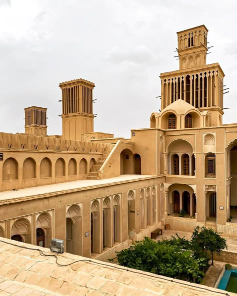 When you walk in the old context of Abarkoh, visit Darvazeh Meydan neighborhood, there you will see a beautiful house that will definitely catch your attention. #yazd #mansion #bestplacestogo #desierto #aghazadeh #iran #persia #irantravel Iran Old Houses, Yazd Iran Architecture, Old Persian House, Persia Architecture, Achaemenid Architecture, Islamic House, Iran Architecture, Arabic Architecture, A Beautiful House