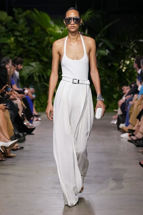 Michael Kors Spring Summer 2023 collection fashion show at New York Fashion Week SS23 Bouchra Jarrar, Spring Summer 2023, Michael Kors Collection, Spring Trends, Spring 2023, Wide Pants, Fashion Show Collection, Summer 2023, New York Fashion Week