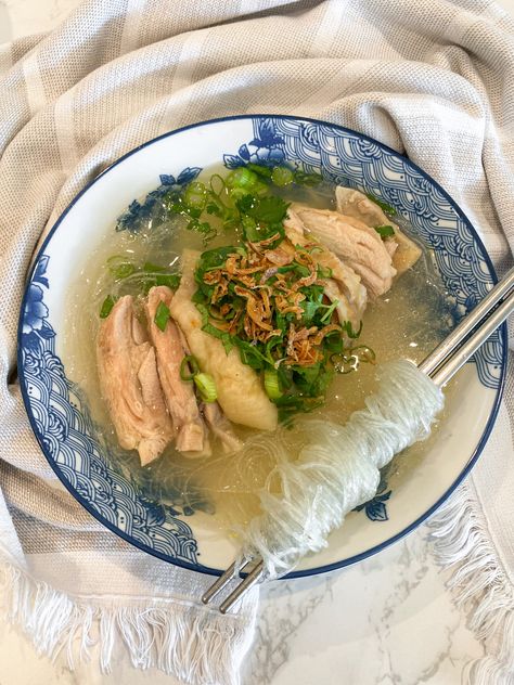 How To Make Gà Miến (Vietnamese Chicken Soup with Glass Noodles) - Ta-Daa! Kohakutou Candy, Vietnamese Chicken Soup, Glass Noodles Recipe, Vietnamese Chicken, Vietnamese Noodles, Ginger Slice, Glass Noodles, Fried Shallots, Noodle Soup Recipes