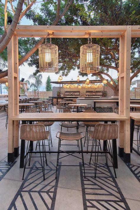 Beach Restaurant Design, Outdoor Restaurant Patio, Rooftop Restaurant Design, Outdoor Restaurant Design, Coffee Shop Interior Design, Restaurant Patio, Bar Interior Design, Concept Ideas, Outdoor Cafe