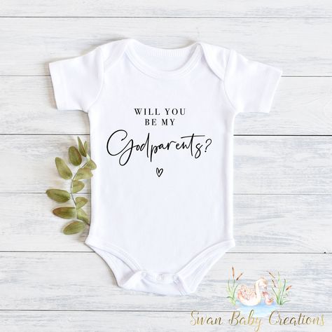 Baby Announcement Onesie, Announcement Pregnancy, Cadeau Baby Shower, Announcement Ideas, Katy Tx, Baby Reveal, Hrithik Roshan, God Parents, Coming Home Outfit