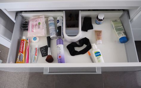 How To Organise Bathroom Vanity, How To Organise Bathroom Draws, Large Bathroom Drawer Organization, Organising Bathroom Vanity, Bathroom Cupboard Organization, Organised Bathroom, Natural Bathroom Cleaner, Bathroom Drawing, His And Hers Bathroom