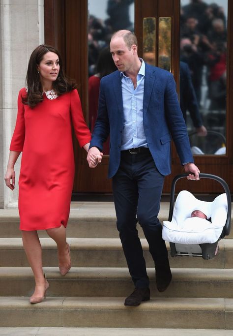 Kate Middleton Just Gave Us Our First Look at Royal Baby #3 via @WhoWhatWearAU Red Maternity Dress, Principe William Y Kate, European Princess, Düşes Kate, William E Kate, Princesa Charlotte, Princesse Kate Middleton, Duchesse Catherine, Prins William