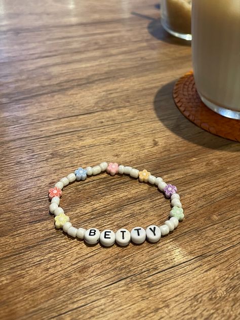 Betty Friendship Bracelet, Folklore Friendship Bracelet, Taylor Swift Betty, Betty Folklore, Friendship Bracelet Taylor Swift, Friendship Bracelets Taylor Swift, Bracelets Taylor Swift, Bracelet Taylor Swift, Bracelet Ideas