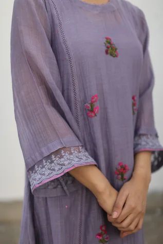 Lace Detailing Kurta, Embroidery On Purple Fabric, Krishna Mandir, Asymmetric Kurta, Kurti Sleeves, Embroidery Suits Punjabi, Tie Up Dress, Print And Embroidery, Chanderi Kurta