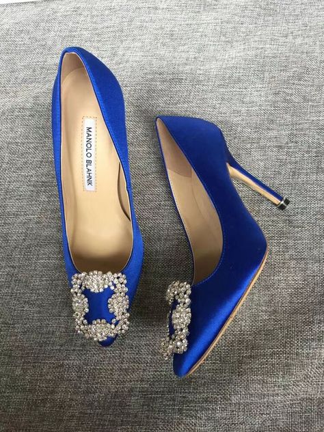 Manolo Blahnik Blue Heels, Manolo Blahnik Blue Shoes Outfit, Milano Blahnik Shoes, Manolo Blahnik Aesthetic, Wedding Shoes Manolo Blahnik, Manolo Blahnik Heels Outfit, Blue Manolo Blahnik Shoes Wedding, Malano Blahnik, Manolo Blahnik Hangisi Outfit