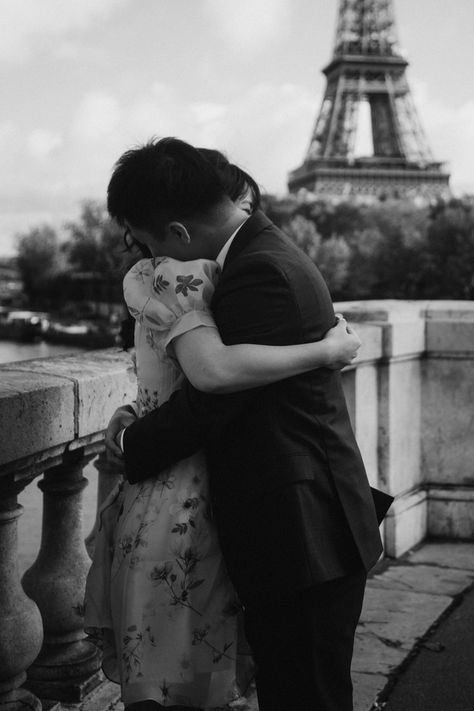 Paris Pre Wedding L&T Paris Couple Pictures, Paris Engagement Photos, Paris Photo Ideas, Photoshoot In Paris, Paris Honeymoon, Paris Couple, Beautiful Paris, Paris Pictures, Paris Aesthetic