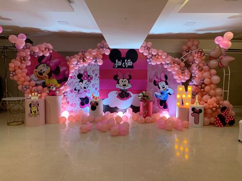 Mini Mouse Birthday Decorations, Girl Theme Birthday Party, 1st Birthday Decorations Girl, Minnie Mouse Backdrop, Airplane Birthday Party Decorations, Indoor Wedding Decorations, Minnie Mouse Decorations, Birthday Planner, Mickey Mouse Decorations