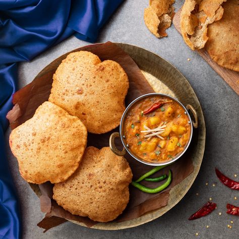 Your Food Lab - Bedmi Puri With Aloo Sabzi Winter Breakfast Recipes, Bedmi Puri, Aloo Sabzi, Breakfast Basket, Winter Breakfast, Aloo Recipes, Light Breakfast, Food Lab, Food Advertising