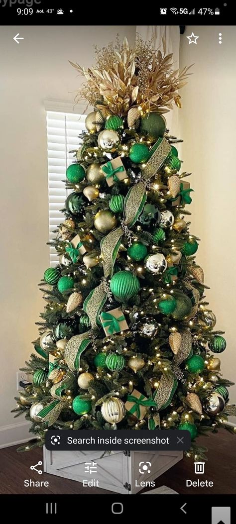 Green And Gold Tree Topper, Green N Gold Christmas Tree, Green Ball Christmas Tree, Christmas Tree Decor Green And Gold, Green And Gold Ornaments Christmas Tree, Green Tree Christmas Decor, Green And Gold Tree Decorations, Emerald Green And White Christmas Tree, Christmas Tree Ideas Colors