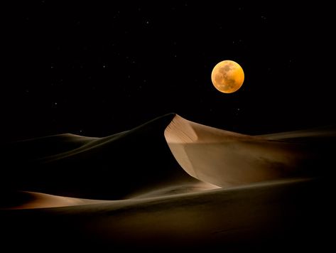 https://flic.kr/p/2hvgrfj | One Thousand and One Nights | Moonrise over the desert dunes Desert Drawing, One Thousand And One Nights, Egyptian Aesthetic, Thousand And One Nights, Desert Dunes, Dark Landscape, One Thousand, Fantasy Aesthetic, Black Dragon