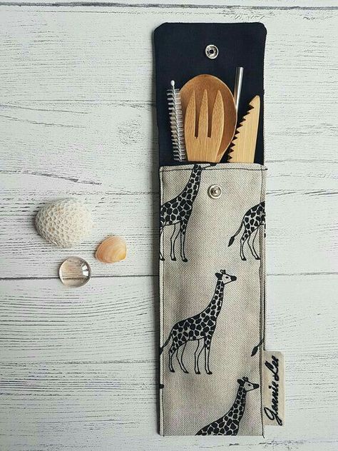 Syprosjekter For Nybegynnere, Cutlery Pouch, Disposable Utensils, Waste Free Living, Craft Table Diy, Bamboo Bag, Waste Free, Slow Fashion Movement, Zero Waste Living