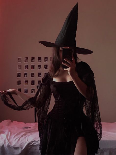 Cute Halloween Witch Costume, Witchy Outfits Halloween, Black Dress Witch Costume, Baddie Witch Costume, Halloween Costume Witch Diy, Brown Witch Costume, Spooky Fairy Costume, Solo Halloween Costumes Aesthetic, Halloween Outfit Inspo 2023